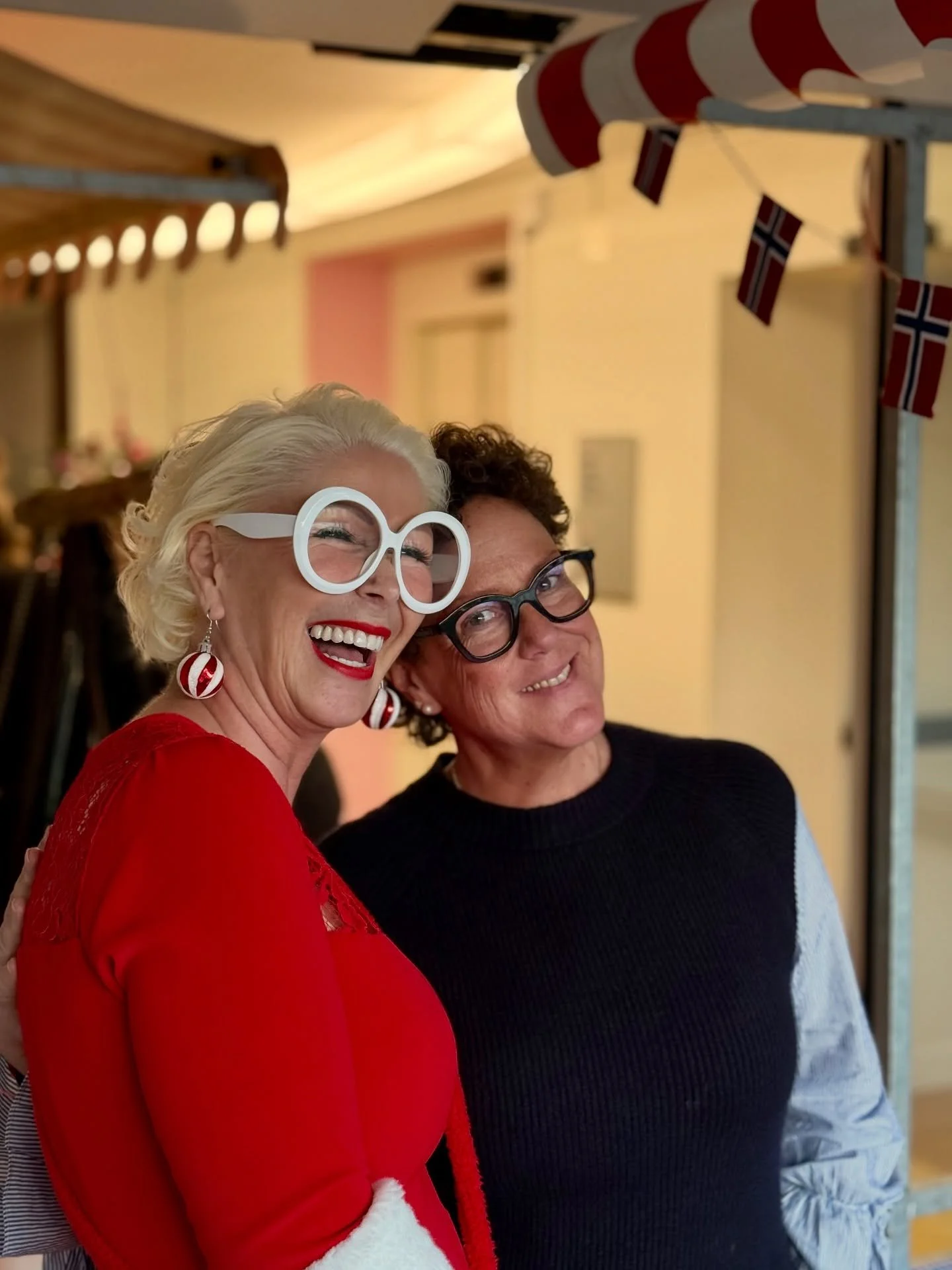 🎄Der Weihnachtsmarkt im Alterszentrum Weihermatt hat heute seine Pforten ge&ouml;ffnet, und der erste Tag neigt sich nun dem Ende zu. 

🪡Wundersch&ouml;ne St&auml;nde mit liebevoll handgefertigten Geschenken, kleine Sch&auml;tze, die auf jeden Fall