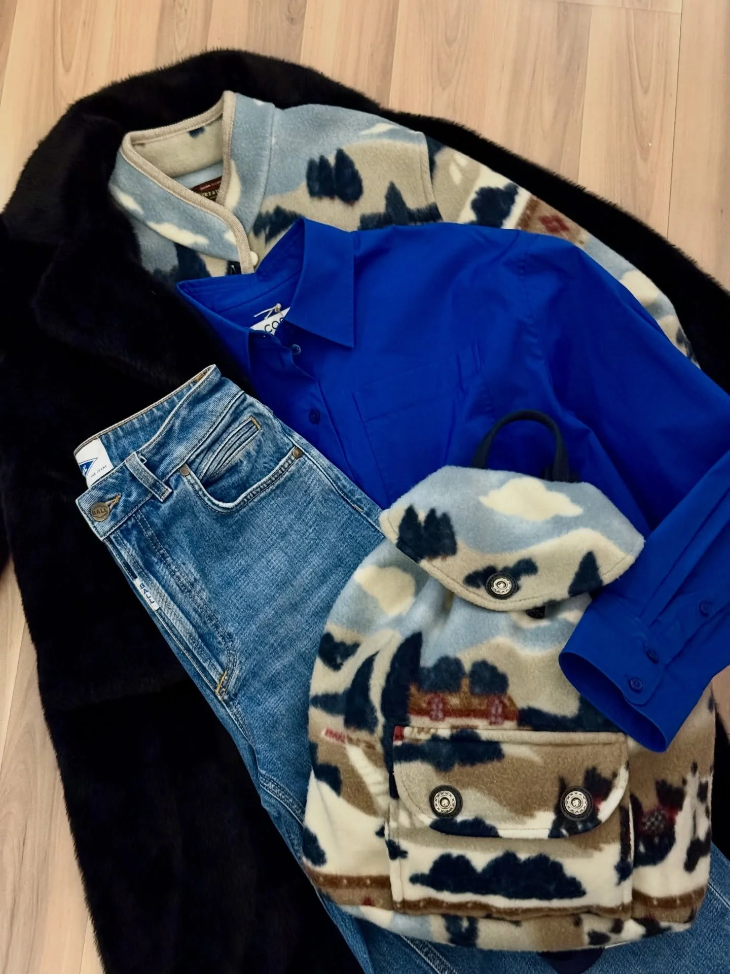 Warme Kleider und nee coole M&uuml;tze&hellip;
💙🖤💙

#secondhandfashion 
#z&uuml;richnord 
#m&uuml;tzen 
#secondhandmachtgl&uuml;cklich
#balljeans