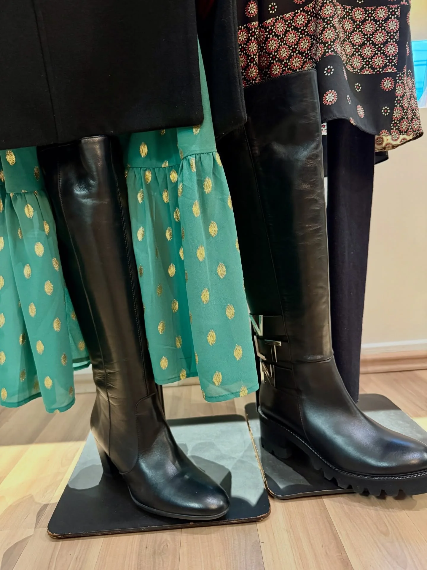 ✨Morgen, Kinder, wird&rsquo;s was geben&hellip;nur noch einmal schlafen, dann ist Heiligabend.

✨Wenn du f&uuml;r das Fest der Liebe noch etwas suchst, komm vorbei und st&ouml;bere in Ruhe durch.

✨ Ge&ouml;ffnet von 10 bis 16 Uhr ✨

#godjul 
#weihna