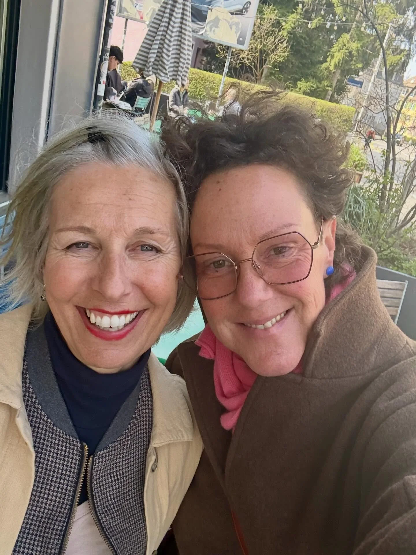 Wenn aus Kundschaft Freundschaft wird, dann ist das etwas ganz Besonderes.
💖💖💖
Mein Herz sagt mir, sei dankbar f&uuml;r so eine wertvolle Begegnung und bewahre es achtsam.
💖💖💖
Von Herzen danke, liebe Alexandra, f&uuml;r die Einladung zum Fr&uum