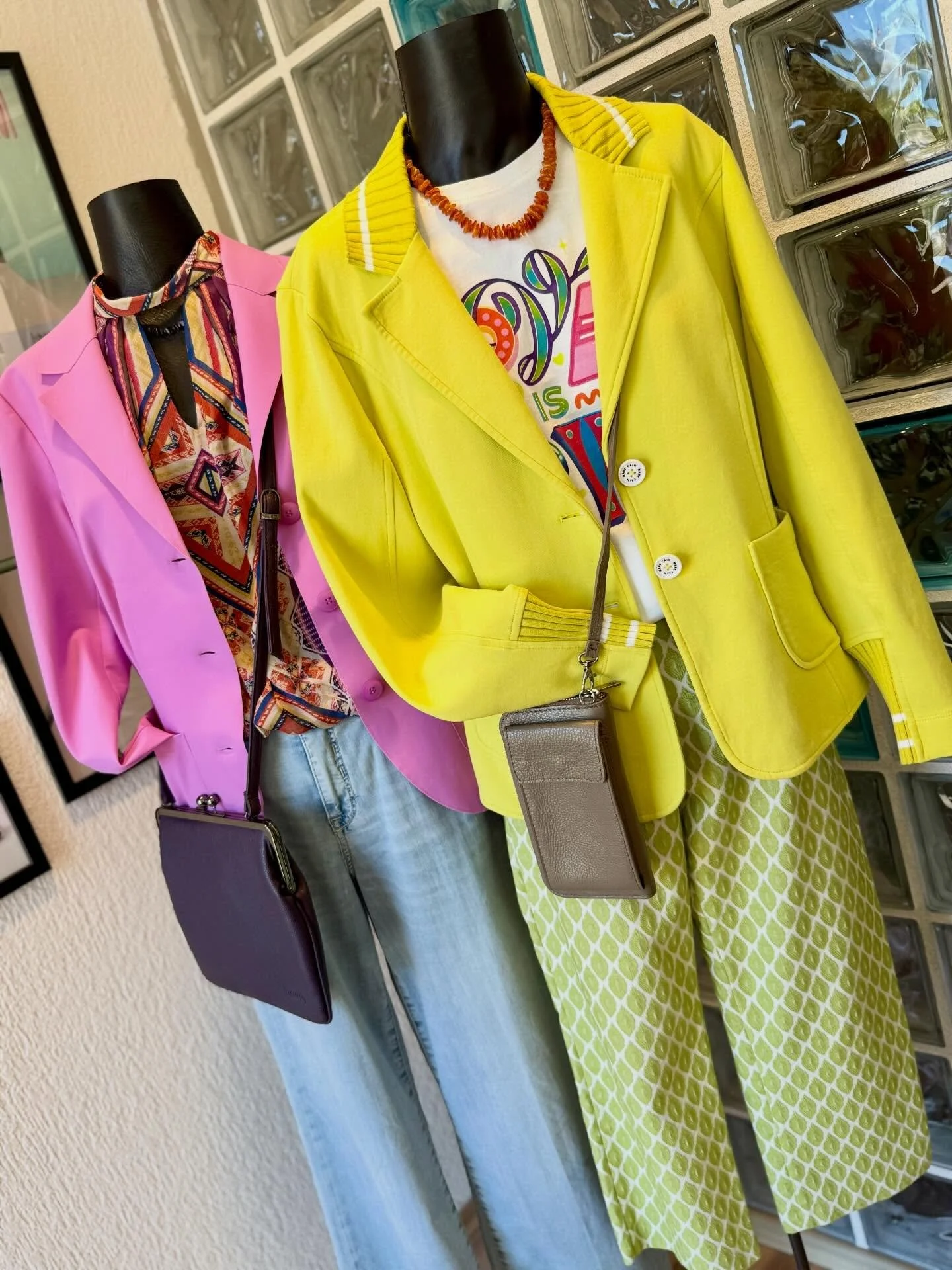 Treiben wir&lsquo;s ein wenig bunt.
🍭🍋🦄

#nachhaltigeinkaufen 
#secondhandlove 
#fr&uuml;hlingsfarben 
#blazer