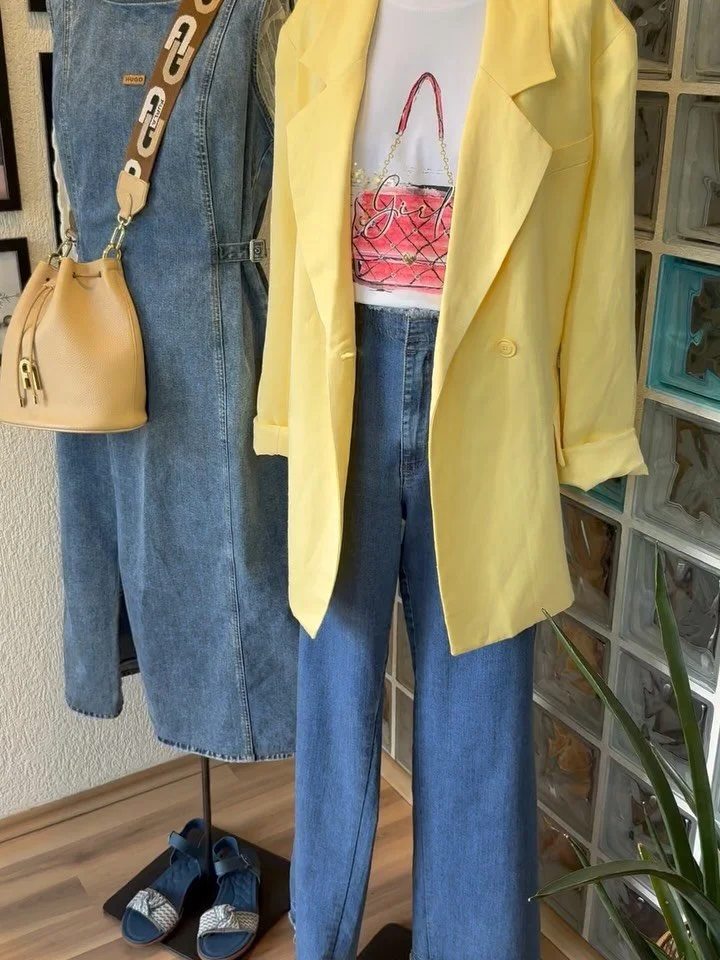 Vanillegelb trifft auf Blue Jeans.
💛👖💛
Frisch, l&auml;ssig und immer passend. 
💛👖💛
Lieblingskombi, oder wie seht ihr das? 

#vivaia