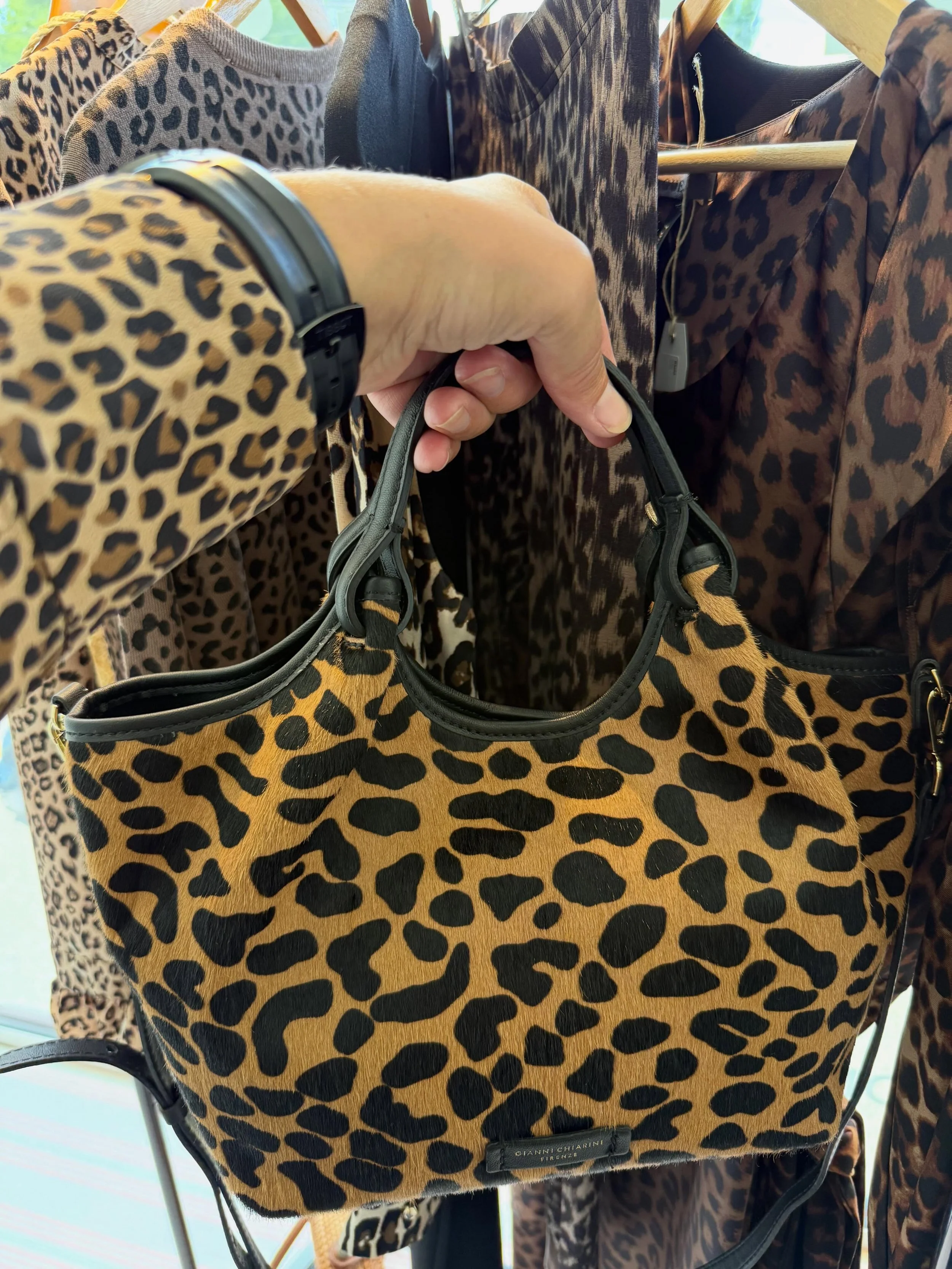 Ein bisschen LEO geht immer, oder&hellip;😉

#🐆 
#animalprints 
#giannichiarini 
#leoliebhaber