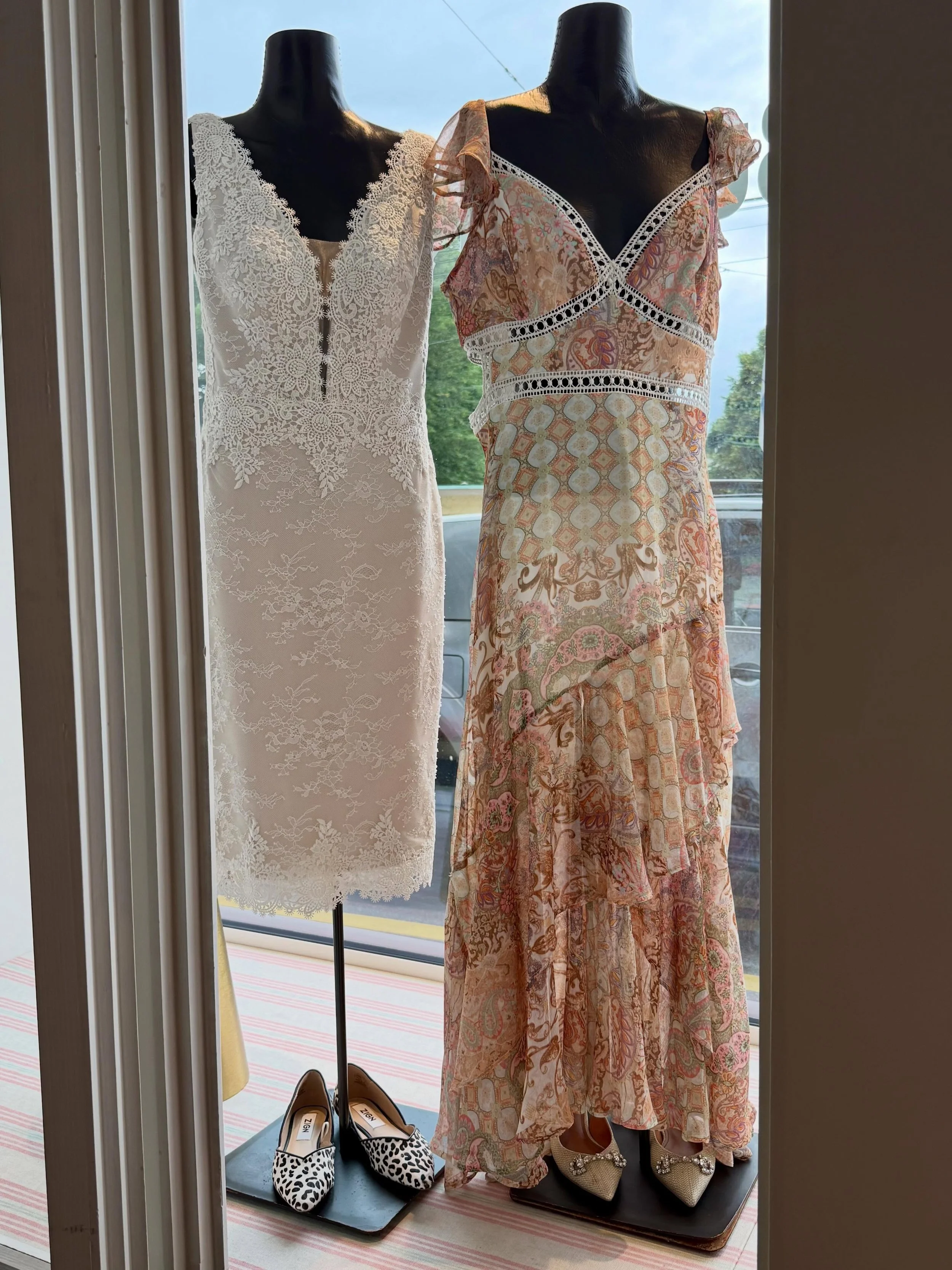 Abendkleider, Hochzeitskleider, Cocktailkleider, Sommerkleider&hellip;bei mir findest du dein perfektes Kleid!
👗 👗👗
Ob f&uuml;r eine Hochzeit, einen festlichen Anlass, eine Sommerparty oder einen besonderen Abend.
👗👗👗
Lass dich inspirieren&hell