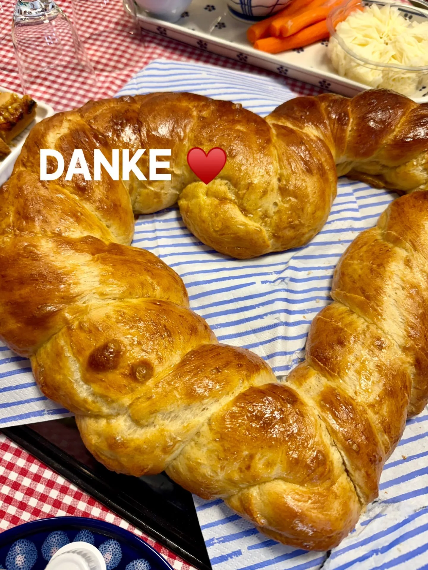 Man nehme dynamische, junge, neugierige und nachhaltigkeitsbewusste Frauen, versammle sie in der Brukt Butikk verzaubere sie mit Milenas kompetentem und inspirierendem Workshop und lade sie zu einem reich gedeckte Tisch ein&hellip; was daraus entsteh
