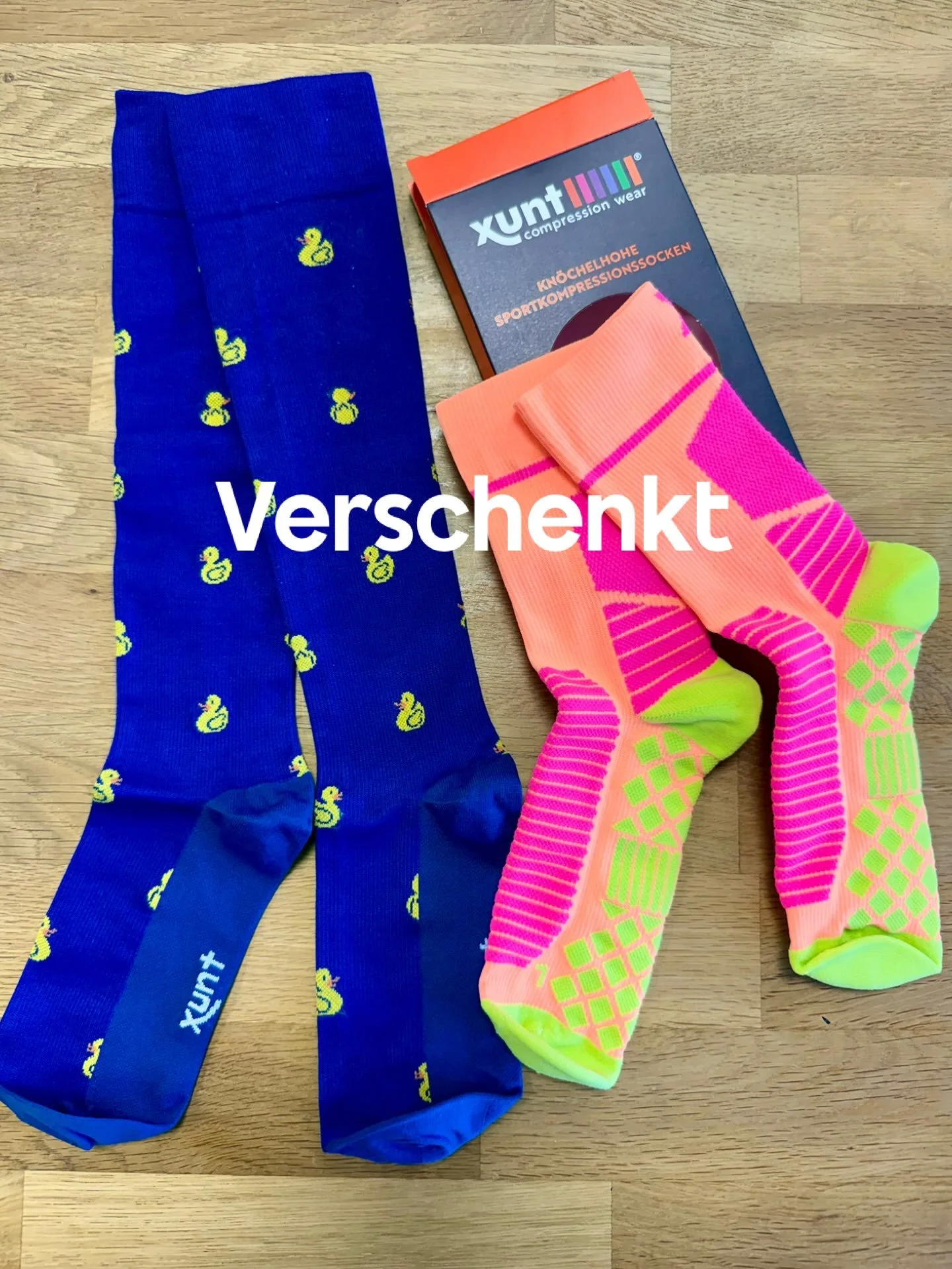 Das Sch&ouml;nste an einem Quartiersladen, sind doch einfach die Geschichten von den Stammkunden.
💚💛🖤💛💙
Da ist zum Beispiel eine Kundin, sie arbeitet in Z&uuml;rich in einem Spital und hat meine St&uuml;tzstr&uuml;mpfe entdeckt.
💚💛🖤💛💙
Nun r