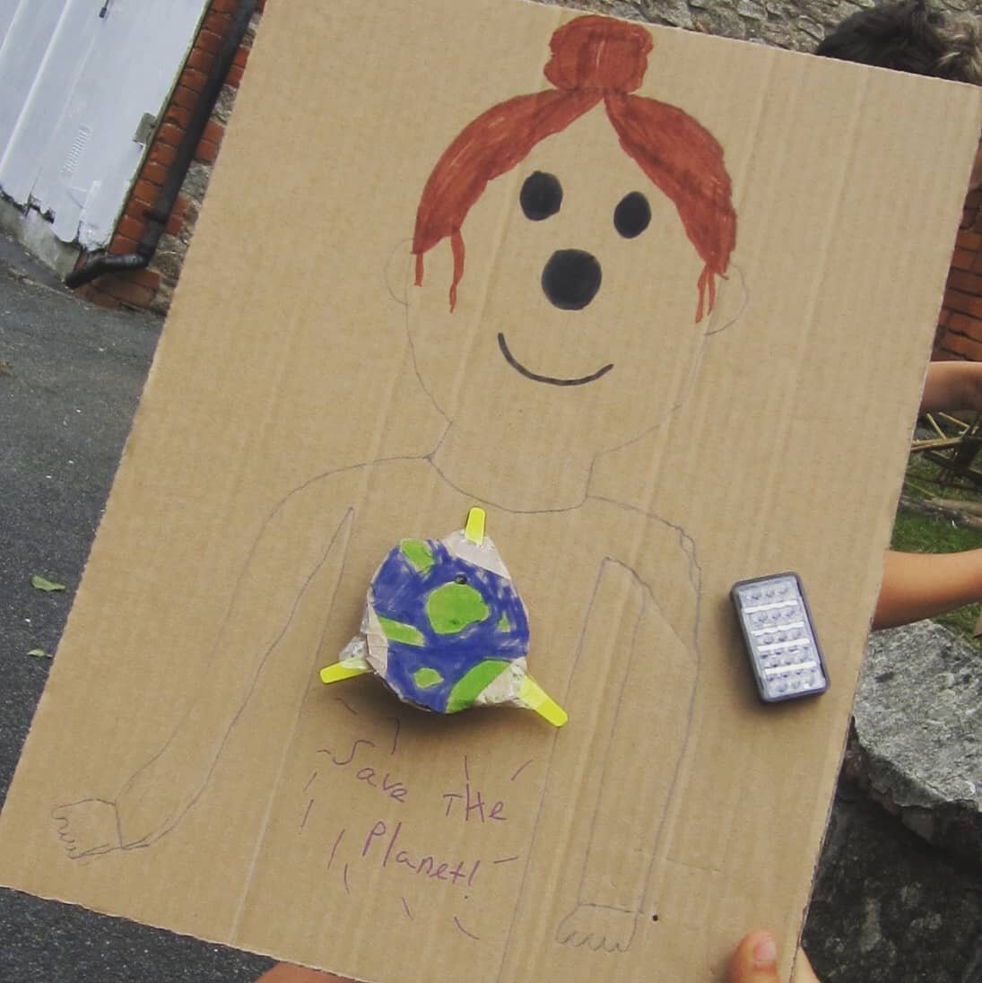 How fantastic are these solar powered toys! 

We have been providing resources to schools throughout lockdown in the UK. Here are some solar toys made from junk modelling. A very simple circuit made of a solar panel, motor and blades. 

#solartoy #ju
