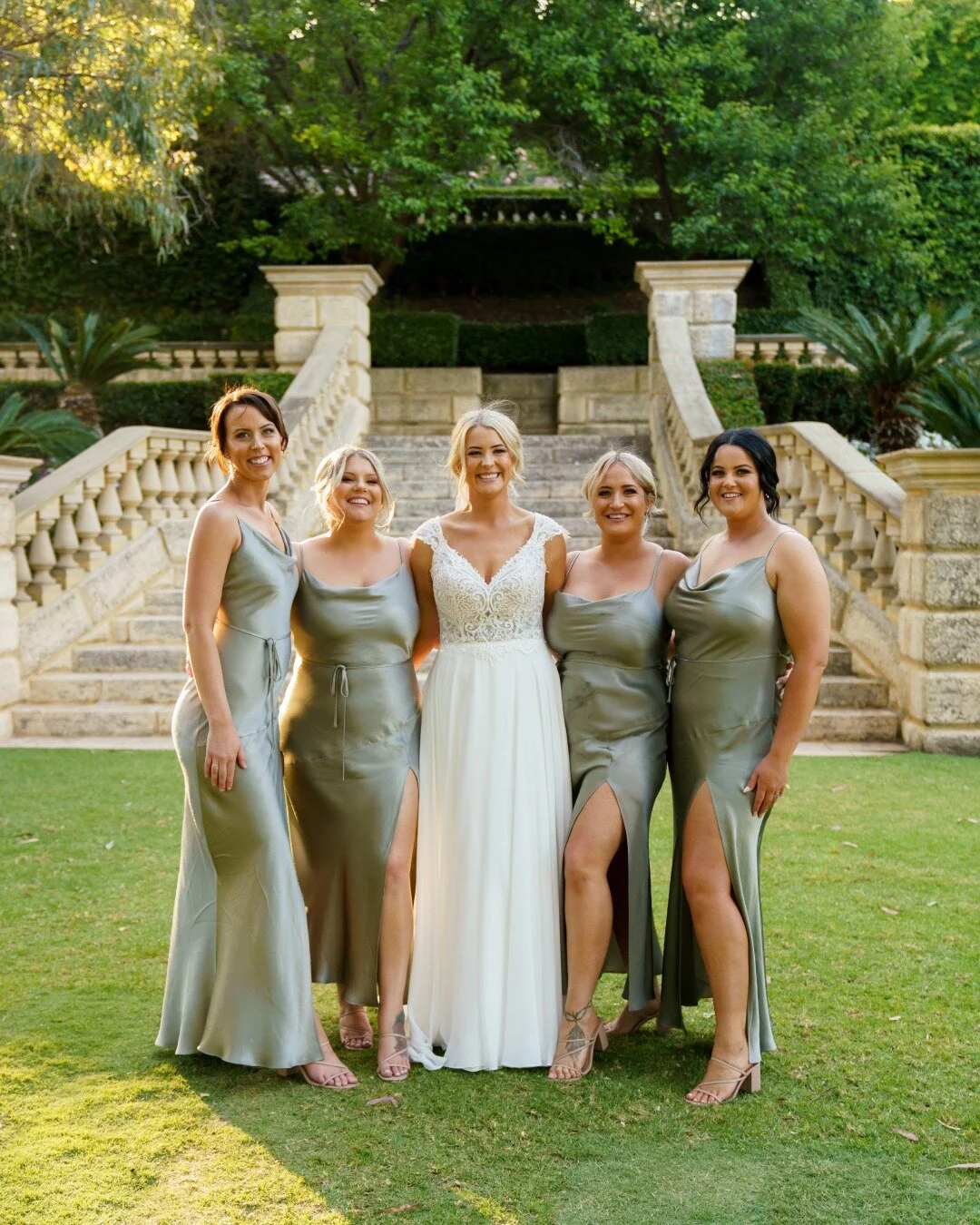 The perfect golden lighting, a gorgeous couple and the most chaotic bridal party. What could be better? ๐
SWIPE โฌ
๏ธ to see the madness and laughter-filled day from the Wedding of Courtney + Thomas
๐๐ก๐ ๐๐๐๐๐ข๐ง๐  ๐จ๐ ๐๐จ๐ฎ๐ซ๐ญ๐ง๐๐ฒ + ๐๐ก?