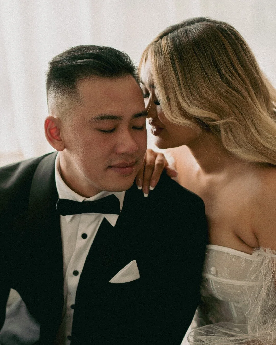 Reliving the precious memories of Vi + Hao's wedding day ๐
We love how perfectly classic and modern these photo turned out to capture the dreamy moments of the day โ๏ธ
๐๐ก๐ ๐๐๐๐๐ข๐ง๐  ๐จ๐ ๐๐ข + ๐๐๐จ
Ceremony Venue: @cavershamhouse 
Recept