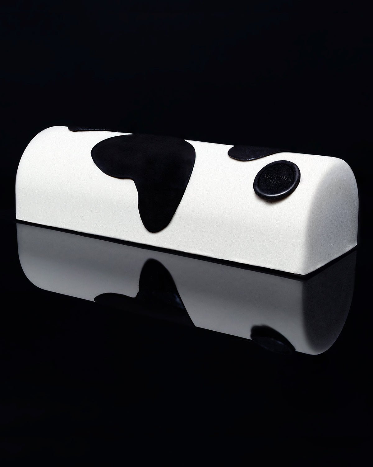 Cakes_0013_How_Now_fullres.jpg
