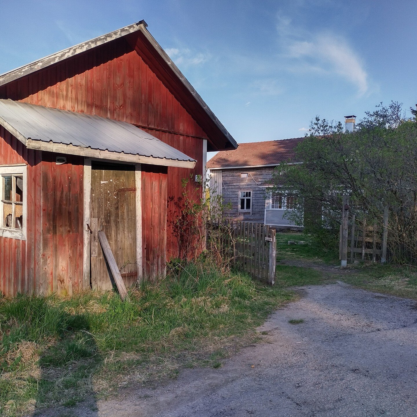 News of the world 
.
.
The smallest room at Harmaa contains one of the most far-reaching stories of the property. Facing the road, the small extension of the red barn was for several decades the people of Ketteli&rsquo;s main connection to the world 