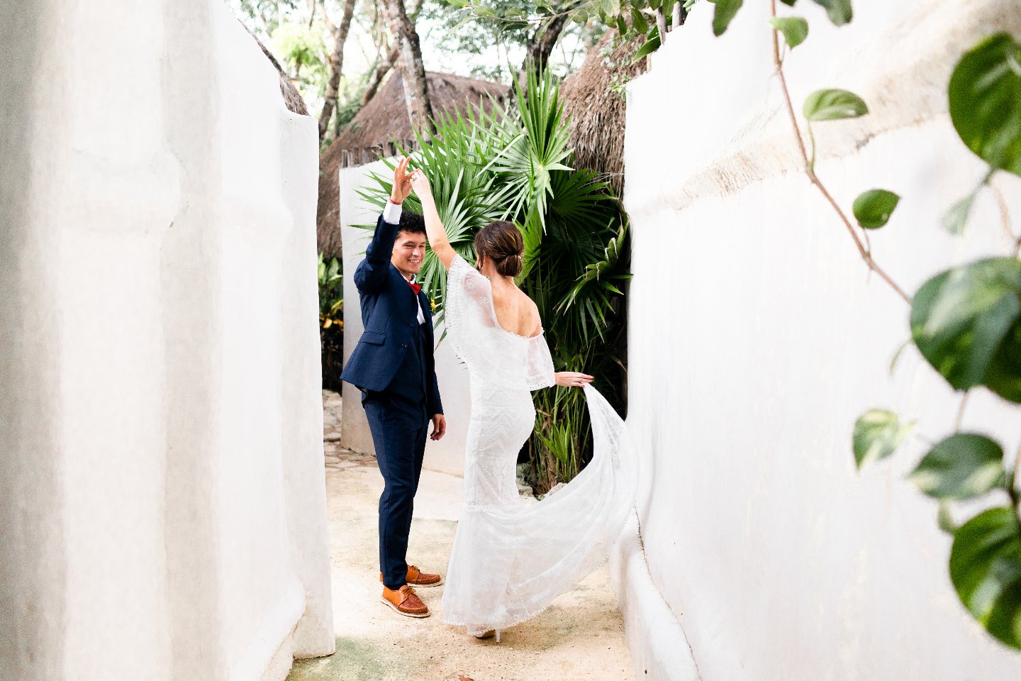 Did you know!? I shoot destination weddings too! 🌏

I captured Bec + Woodie&rsquo;s incredible day in Tulum, Mexico. Ssurrounded by beautiful backdrops of lush jungle landscapes, vibrant flora &amp; crystal-clear waters. 🌺🌴

Cannot wait to share m