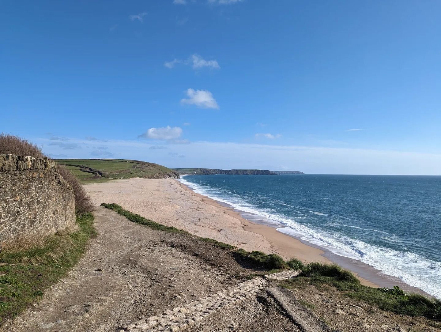 On a (rare) sunshiny day recently we made use of the good weather with a mooch around Tehidy Woods (with a quick stop at the cafe for @sasparella_cornwall donuts of course) and a walk down to Loe Bar Beach! 

We hope you've all been having a restful 