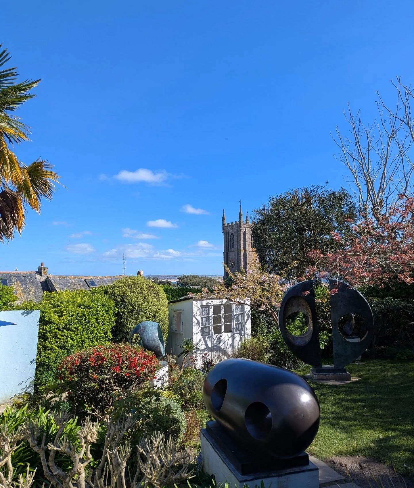 Bringing you some very summery vibes from The Barbara Hepworth Museum and Sculpture Garden in St Ives!☀️🌺

A reminder that our next episode comes out Saturday April 25th, and if you haven't already listened to our most recent one, then this is a rem