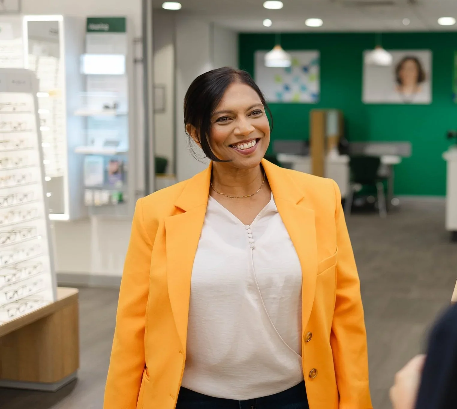 Welcoming+customer_audiology_Daria_Annette_00140.webp