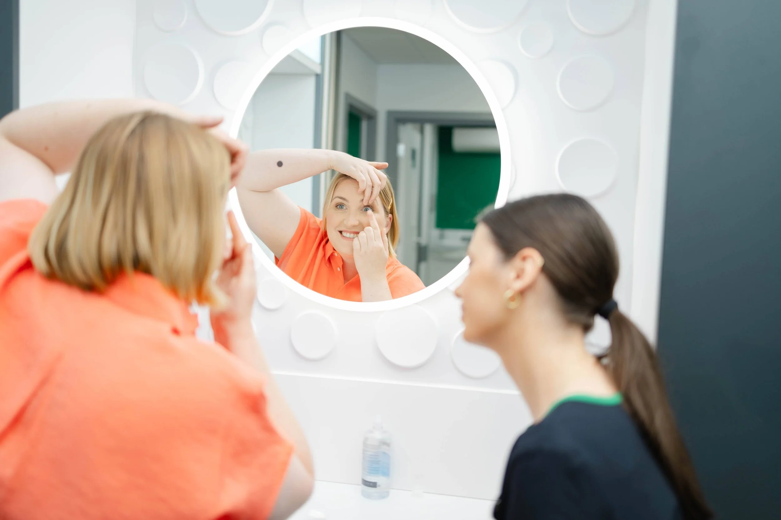 In store teaching_contact lenses__Daria Jennifer_00064.jpg