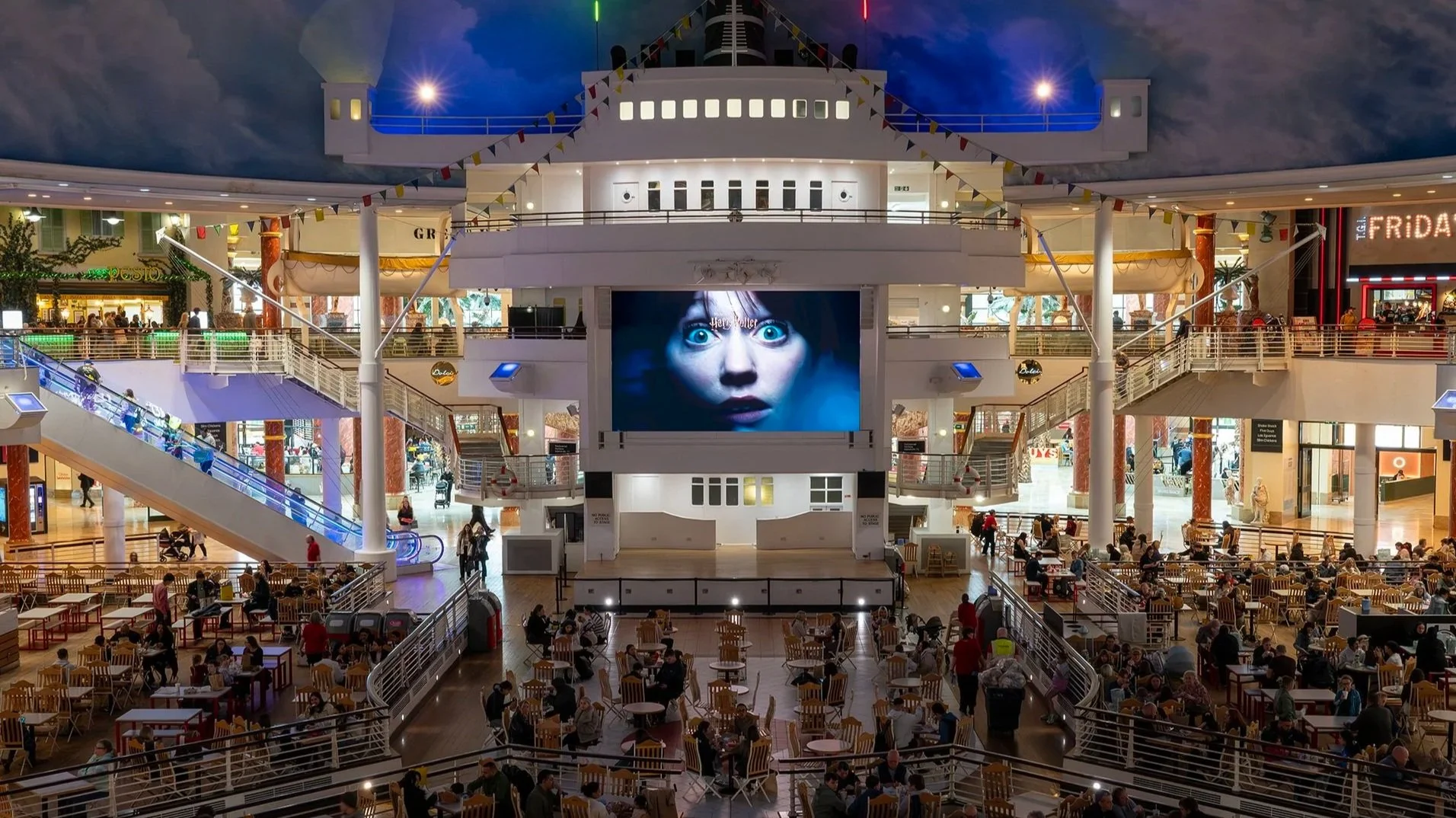 5788+Warner+Studios+WBST%2C+BM%2C+Mall+LFD%2C+Trafford+Centre%2C+Manchester%2C+March+26.+V2F++.jpg