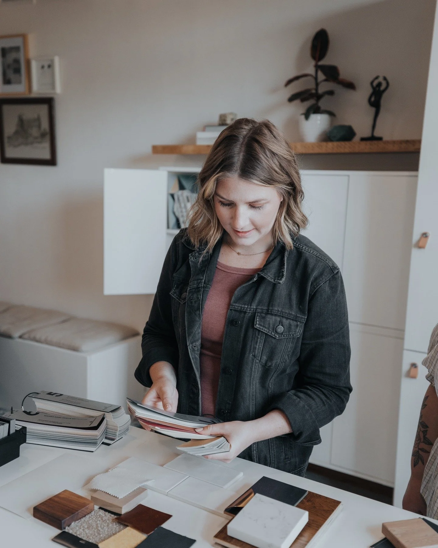 Did you know we'll be at the Quinte Home &amp; Cottage Show? We'll be there, March 28th and 29th!☺️

We will have a booth, but Kirsten will also be completing 2 seminars. 🙌 A seminar on Space Planning and another on Aging in Place 😍