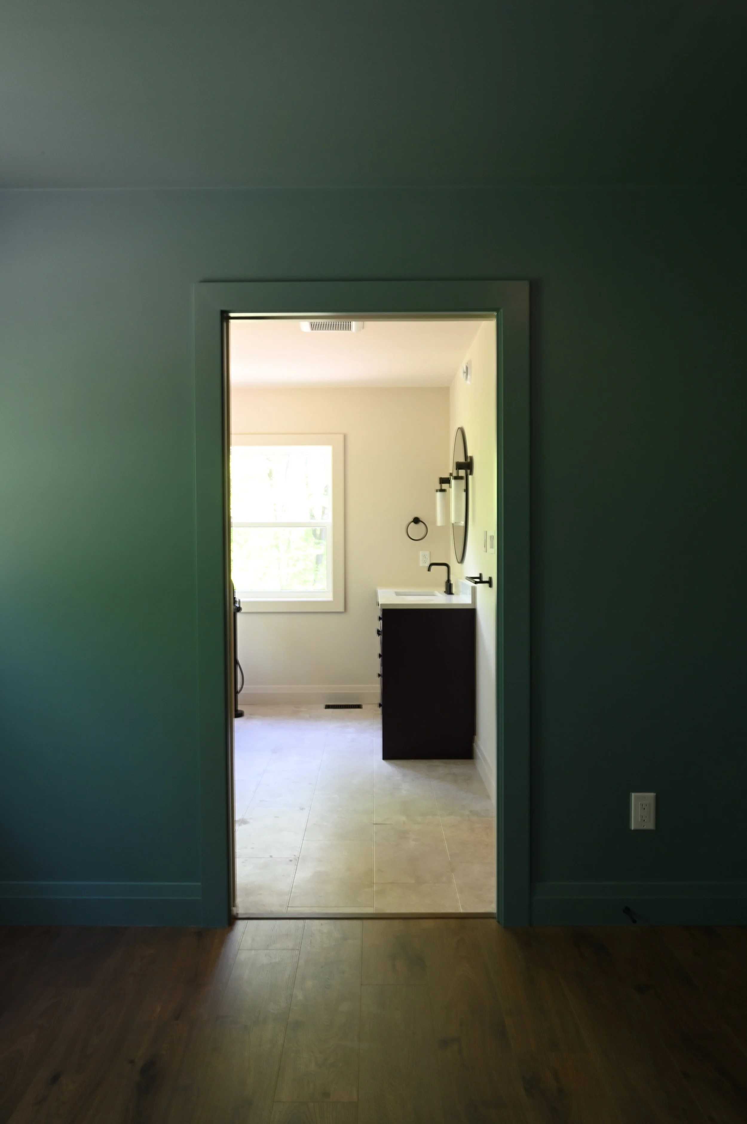 Bedroom into Ensuite.JPG