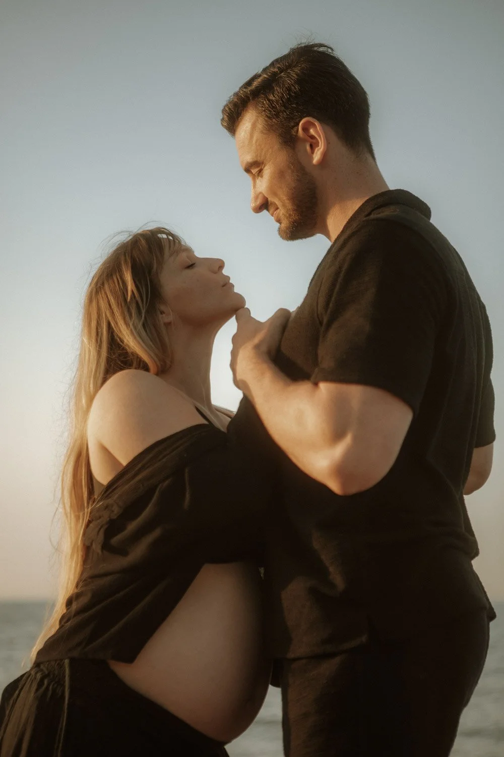 cinematic-outdoor-maternity-photographer-samantha-black.jpg