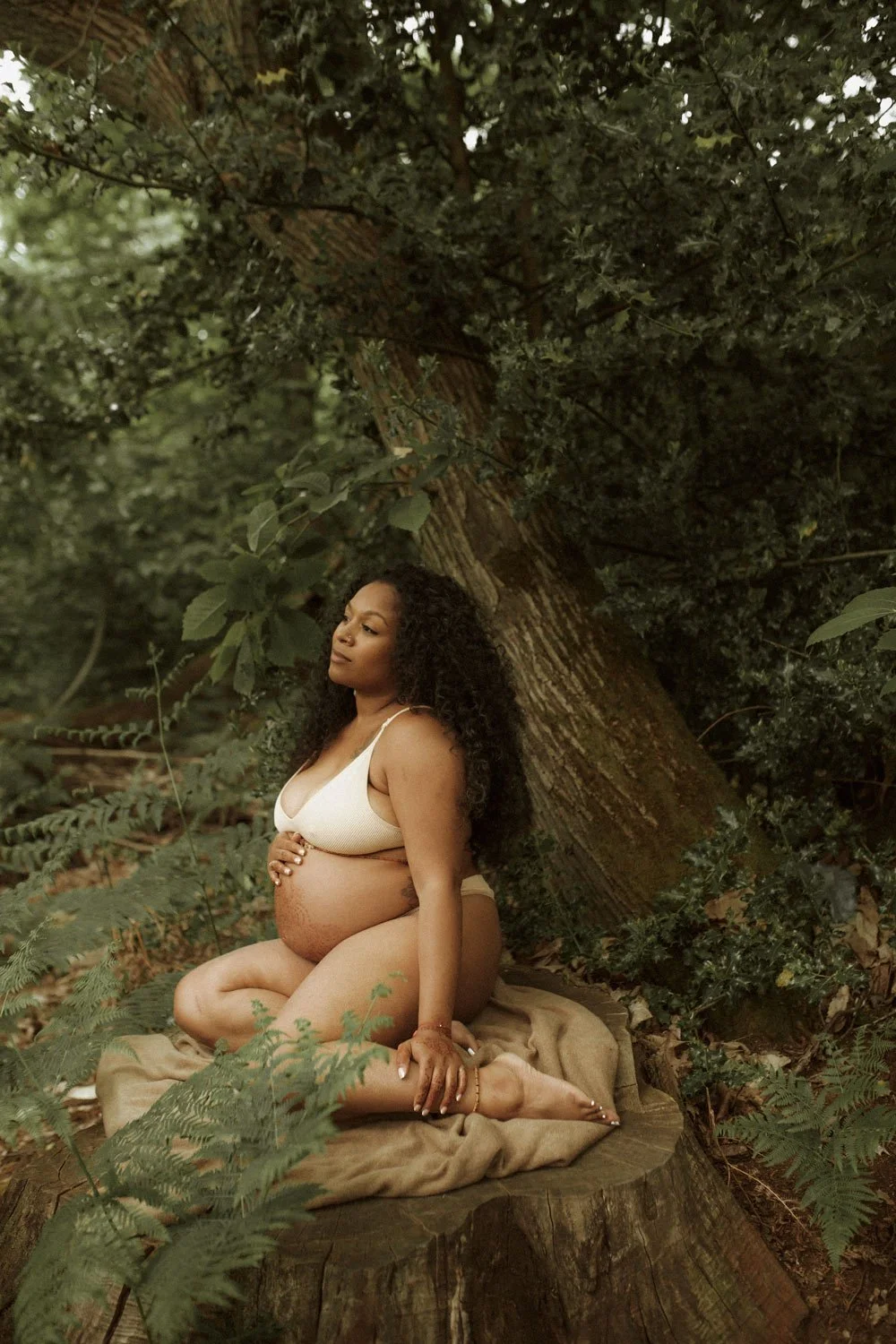 samantha-black-outdoor-maternity-photographer-enfield