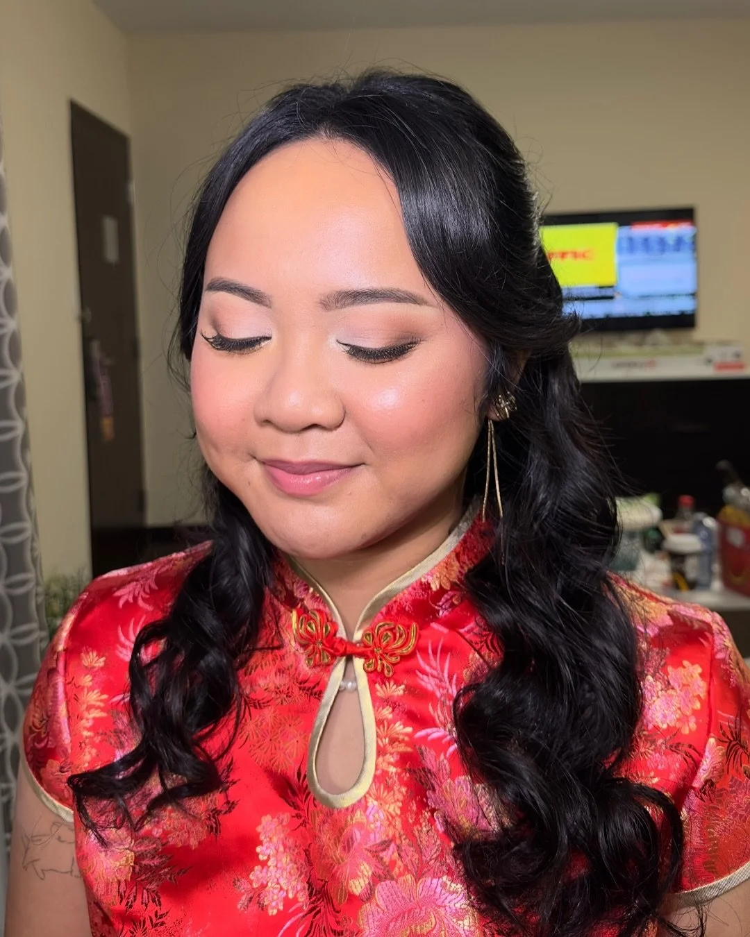 Getting her perfectly ready for her tea ceremony 🫖🧧💍✨
- Our September 2024 Bride, LS🤍
.
.
Hair and Makeup by @binks.beauty
BOOK NOW ➡️ www.binksbeauty.ca / TEXT (647) 528-7563 or&nbsp;#linkinbio
.
.
Wedding bridal makeup makeupartist weddingmakeu