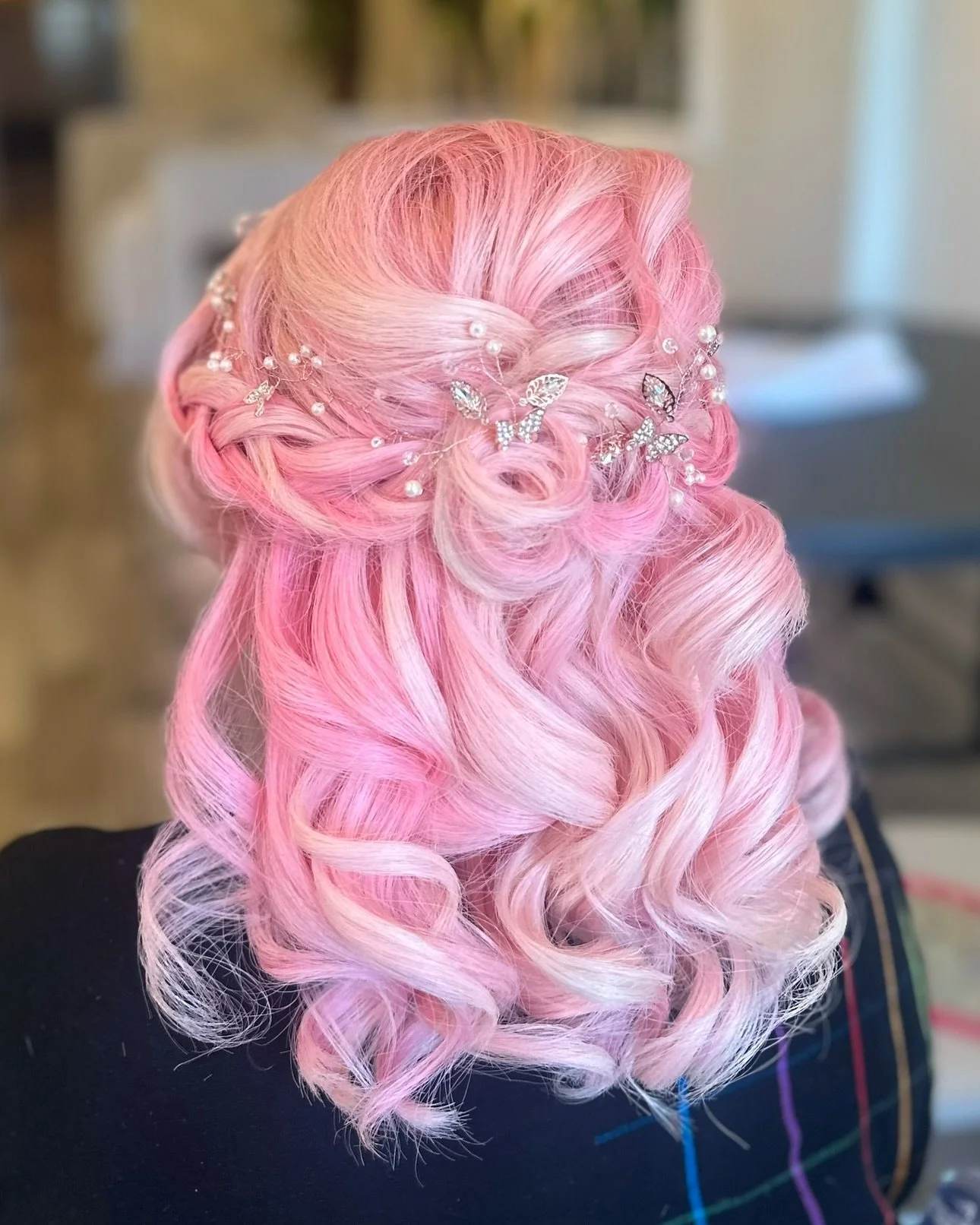 PINK for attention 🎀✨💒: Brides, lock in your date at the current rate before prices increase. Now booking for 2025-2026 weddings.
.
.
INQUIRE NOW ➡️ www.binksbeauty.ca / TEXT (647) 528-7563 or&nbsp;#linkinbio
.
.
Makeup kit kit preview Wedding brid