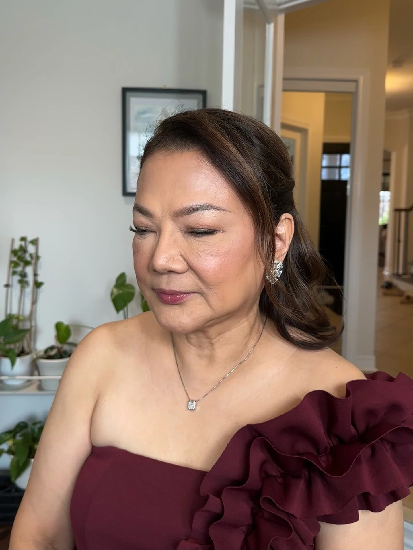 Don&rsquo;t forget mama! Soft and elegant look for mother of the bride or groom 🤍🫶🏻🕊️
Hair and Makeup by: Bianca @binks.beauty 
.
.
BRIDAL AND SPECIAL OCCASION MAKEUP AND HAIR // BOOK NOW ➡️
www.binksbeauty.ca/contact or #linkinbio
#motherofgroom