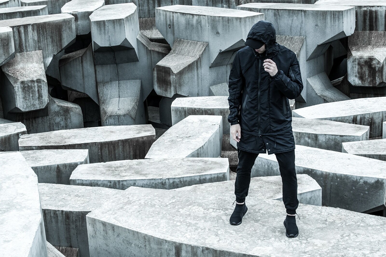hypebeast-russian-outerwear-techwear-krakatau-03.jpg