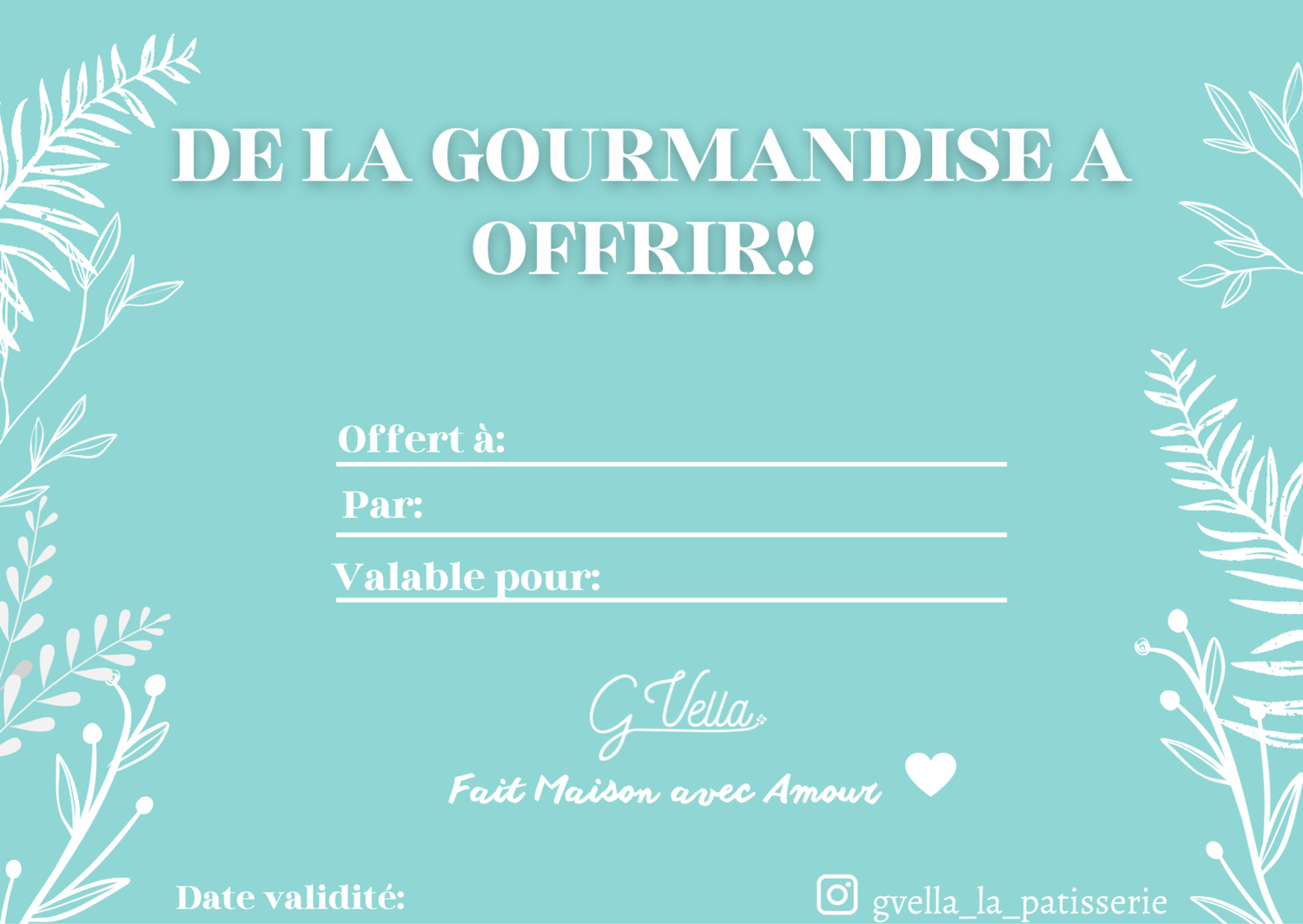 Une carte cadeau avec un fond turquoise clair et des bordures décoratives de feuilles blanches. Le texte indique une offre pour faire des cadeaux gastronomiques, avec des champs pour le nom du bénéficiaire, l'expéditeur et la validité. Il y a une mention "Fait Maison avec Amour" et une icône Instagram avec le nom d'utilisateur @gvella_la_patisserie.
