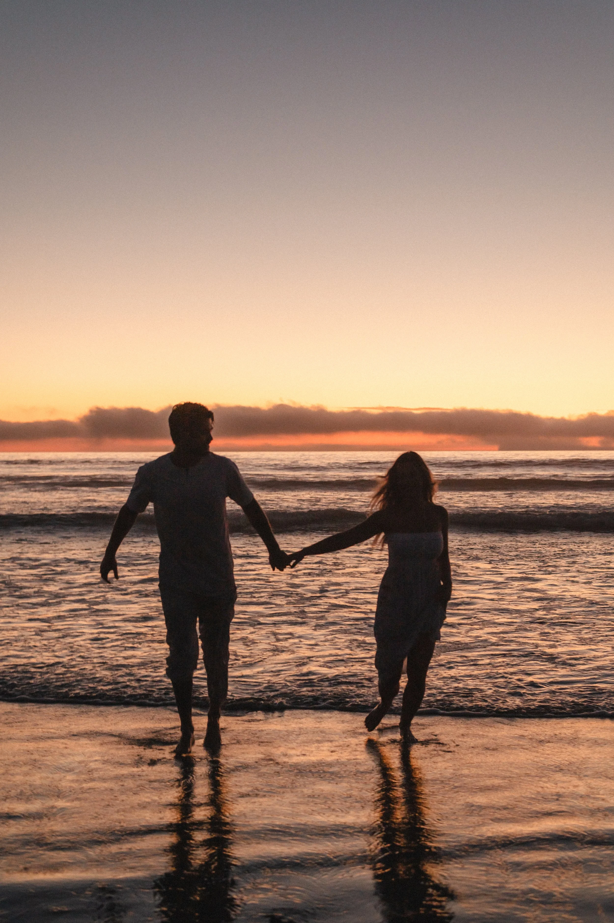 Couple on San Diego Torrey Pines Beach, California.