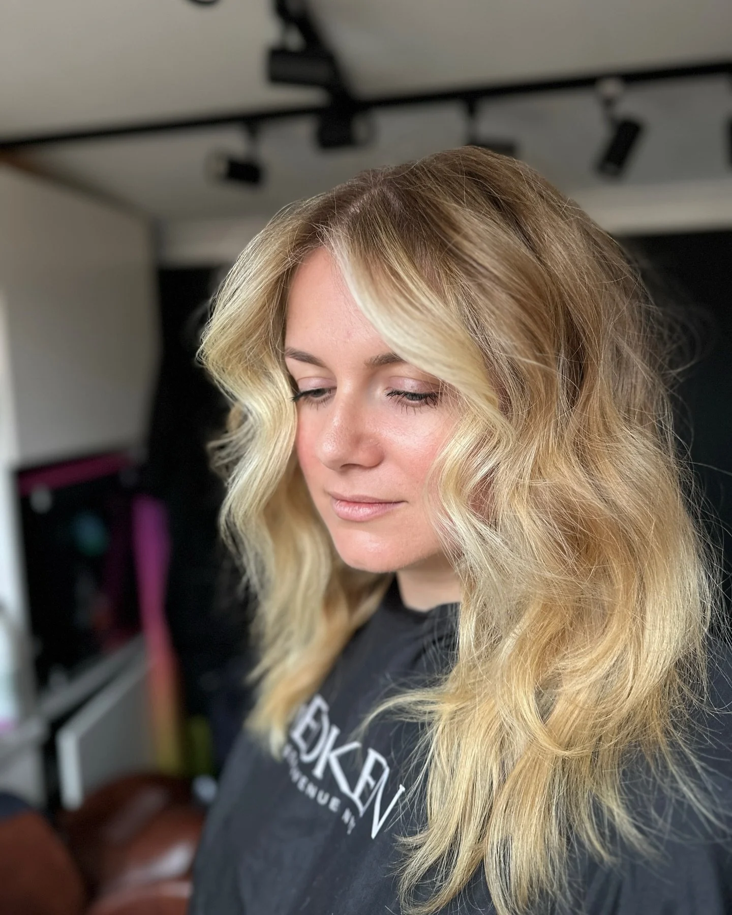 November Breakdown (Highlights and favourite looks)

1. Signature Luxury Blonding Package
2. @crookleyparkestate Afternoon Tea
3. Blended slices look
4. NEW SOFA (I&rsquo;ve hated our former sofa for so long 🤣) if you remember from my stories you po