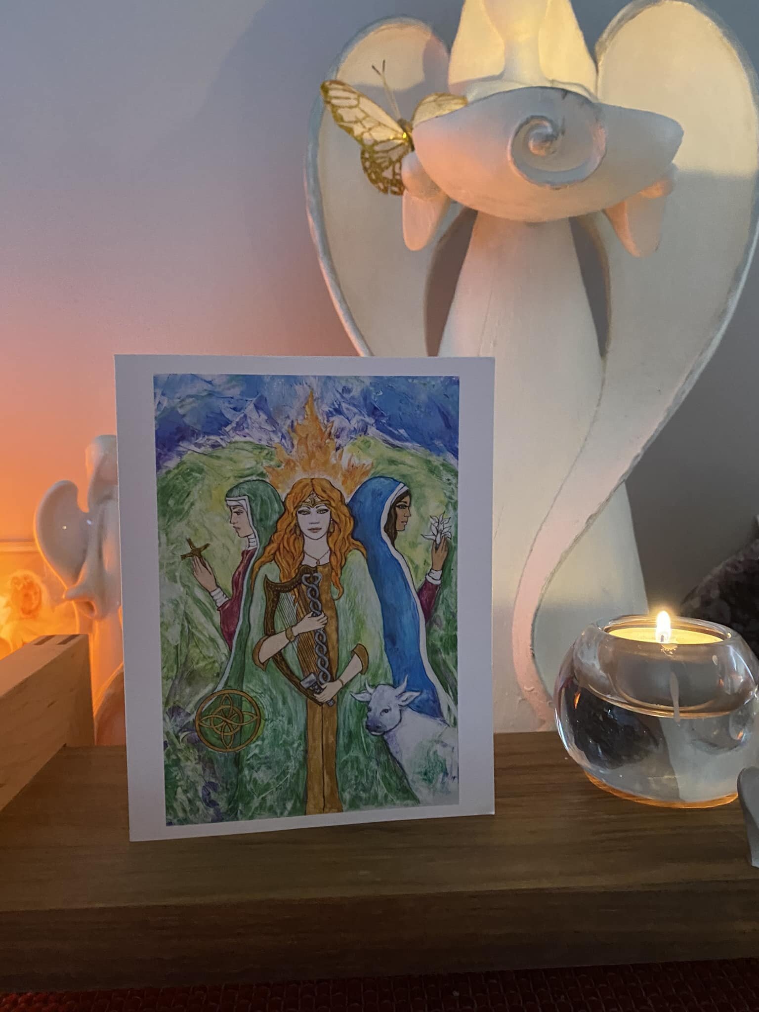 Look 👀 who has announced her presence on my altar&hellip;
Triple Goddess Brigid - by my extremely talented friend Baraka Robin Berger 😍
Love her! LOVE Baraka too, as she well knows!
Everyone knows I love Baraka 🥰