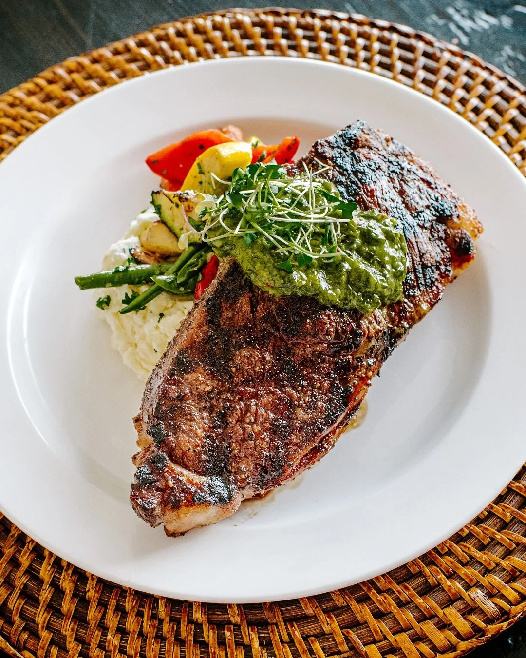 We don&rsquo;t play favorites, but these dishes definitely make the shortlist. 😋
⁠
From our char-grilled NY steak with house steak seasoning to our signature smoked parmesan garlic potatoes, our menu is built on local ingredients 🌱 and a whole lot 