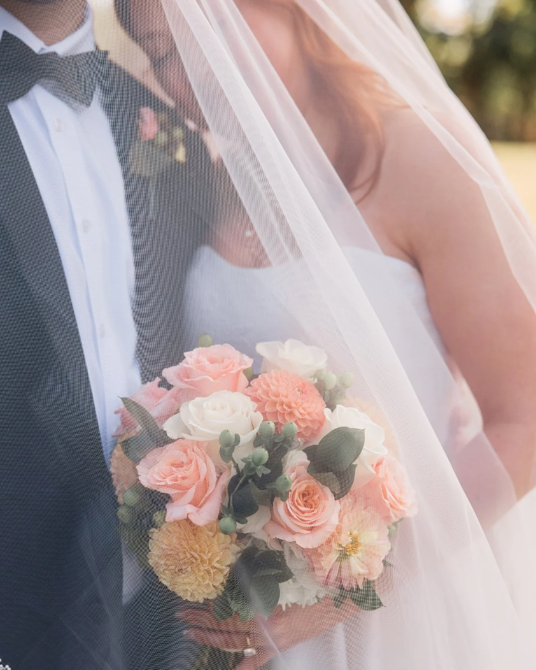 While you&rsquo;re capturing photos, we&rsquo;ve got your guests covered with crowd-friendly bites and a smooth cocktail hour.⁠
⁠
Tip: Let cocktail hour carry the weight. Get the posed shots done early so you can settle in, enjoy toasts, and actually