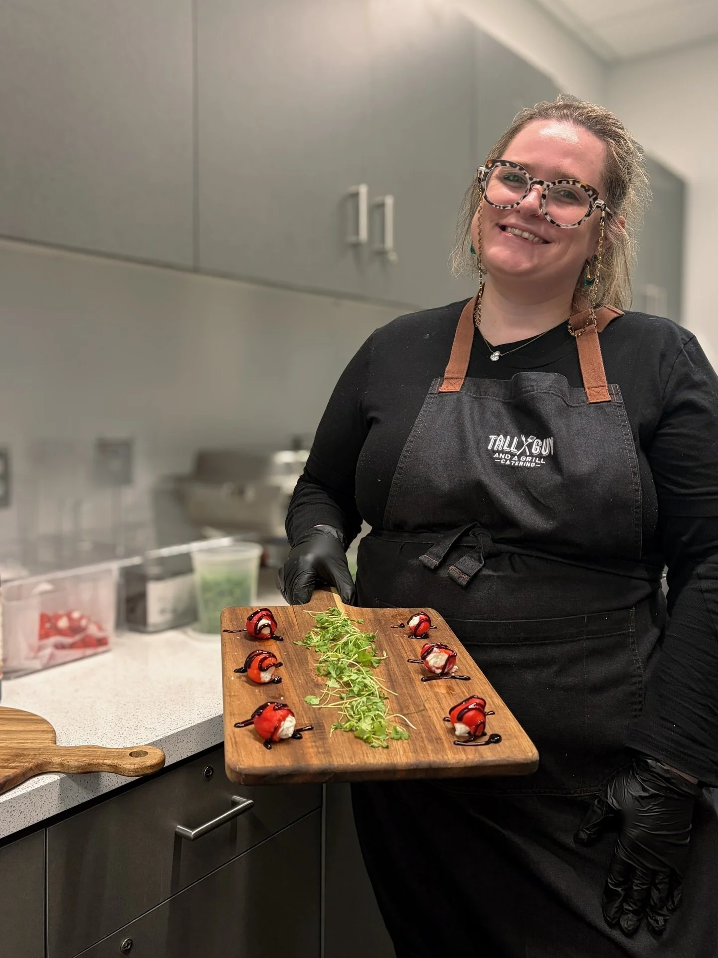 Serving up crowd-pleasing passed apps:

🌶️ Goat Cheese Stuffed Pepperazzi Peppers (v) | tangy marinated peppers, creamy goat cheese, balsamic glaze

🍋&zwj;🟩 Mini Shrimp Tostadas | Asian style slaw, shrimp, sweet chili sauce