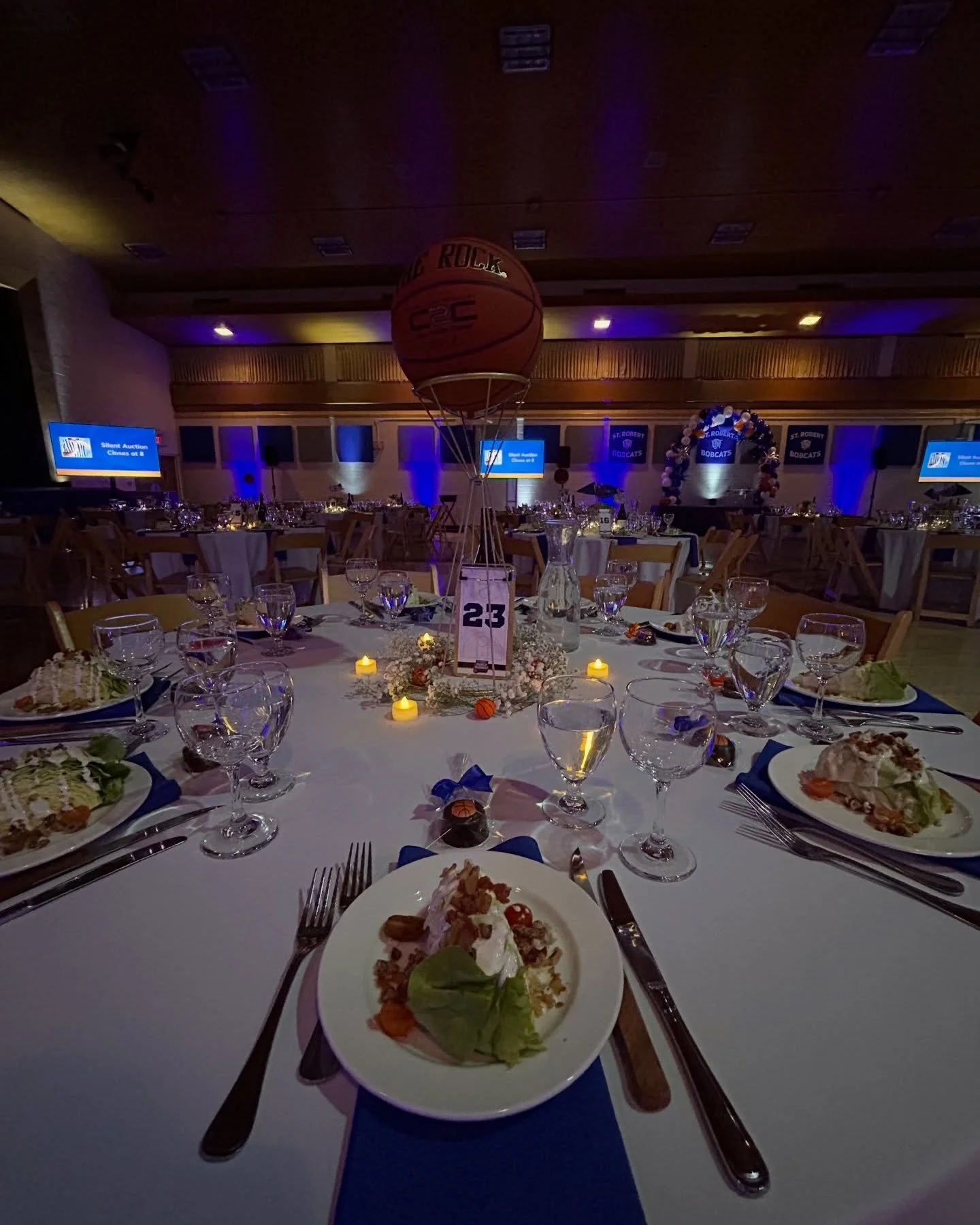 We love a good theme! 🏀

We had the opportunity to cater the 2026 @st._robert_catholic_school Emerald Auction, their largest annual fundraiser supporting school programs. This year&rsquo;s theme was March Madness for a mission.

We kicked things off