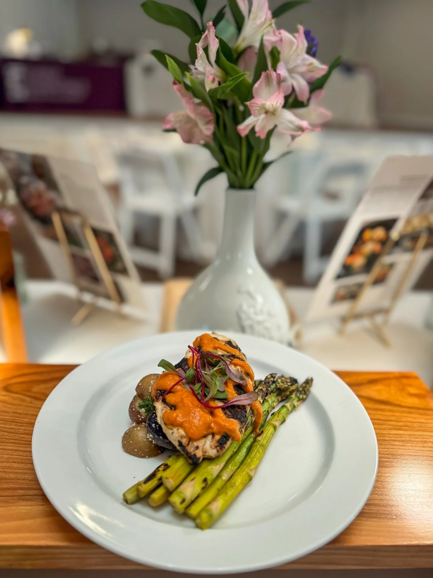 Thank you to all the couples and friends who came out to our Group Tasting on Friday 🍽️

And to our lovely vendors who helped out:
@eventessentialsmadison 
@windycitylinen | @terathelinenlady 
@elm_grove_womans_club 
@thedessertcartmke