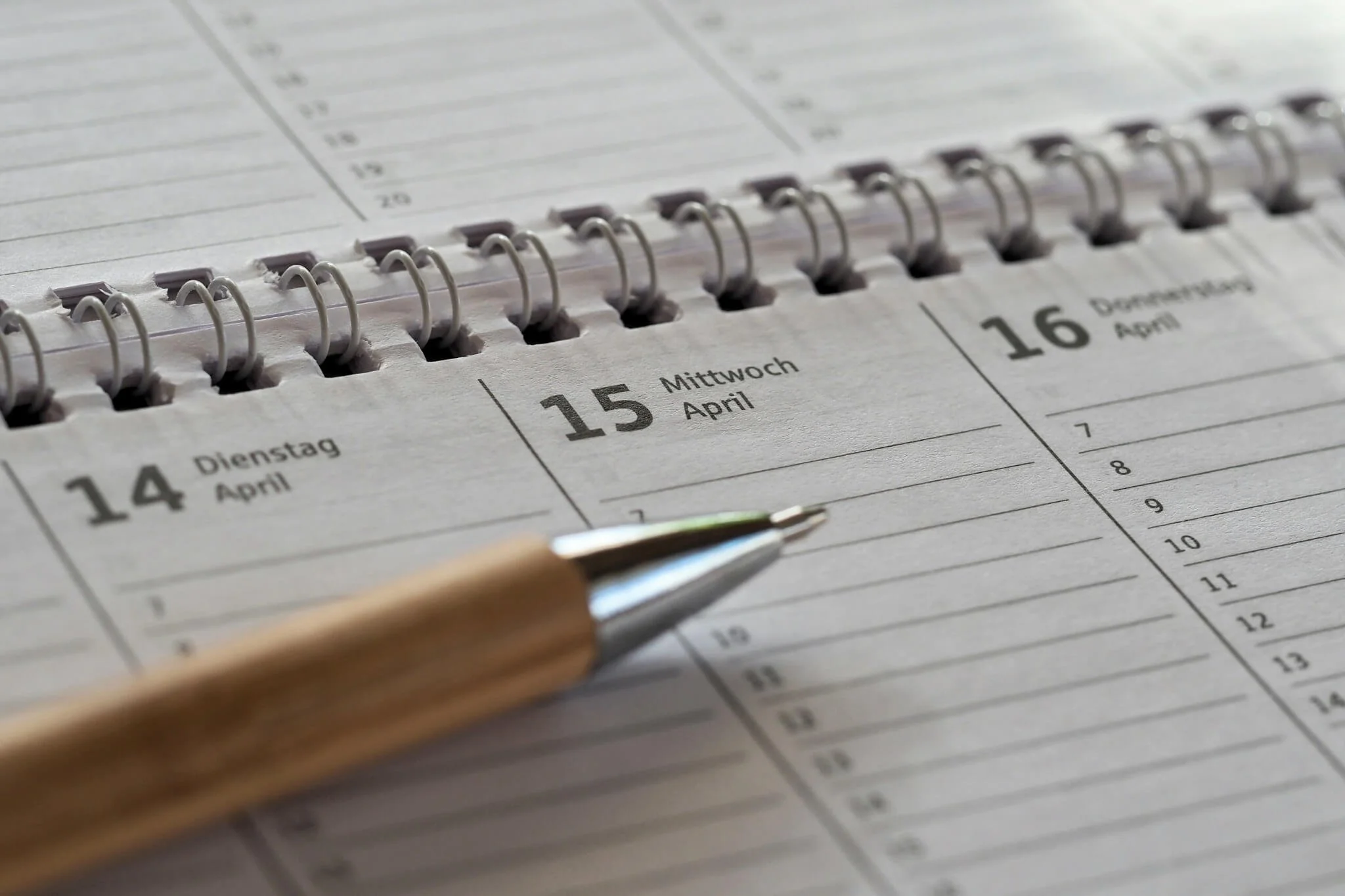 A close-up of a blank calendar for April 14th-16th with a pen. Do you have anxiety at work that disrupts your productivity? Learn how workplace stress therapy in Seattle, WA can help.