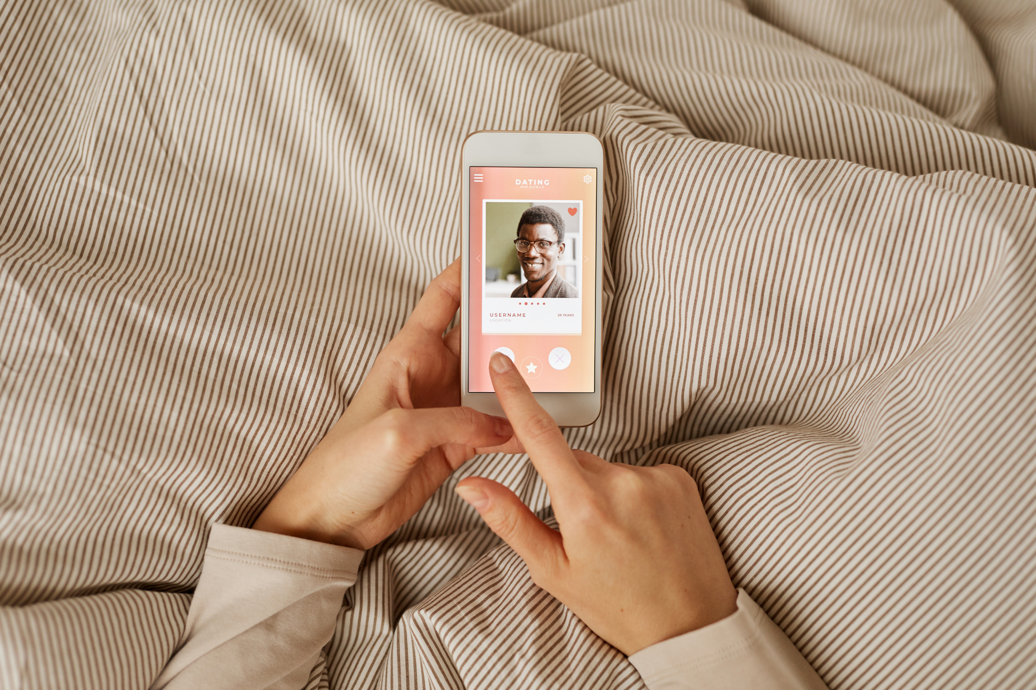 A person uses a dating app in bed, a common scene that can stir up relationship anxiety. We help you navigate anxiety in relationships with empathy and understanding. Serving clients in Washington, including zip code 98004.