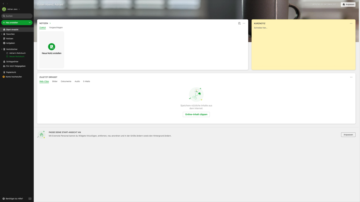 Die Analyse von Evernote zeigt eine hohe funktionale Tiefe mit komplexen Screenflows, die die Orientierung erschweren. Ziel ist ein reduziertes User Interface mit klaren Userflows und relevanten Informationen zur Verbesserung der Usability.