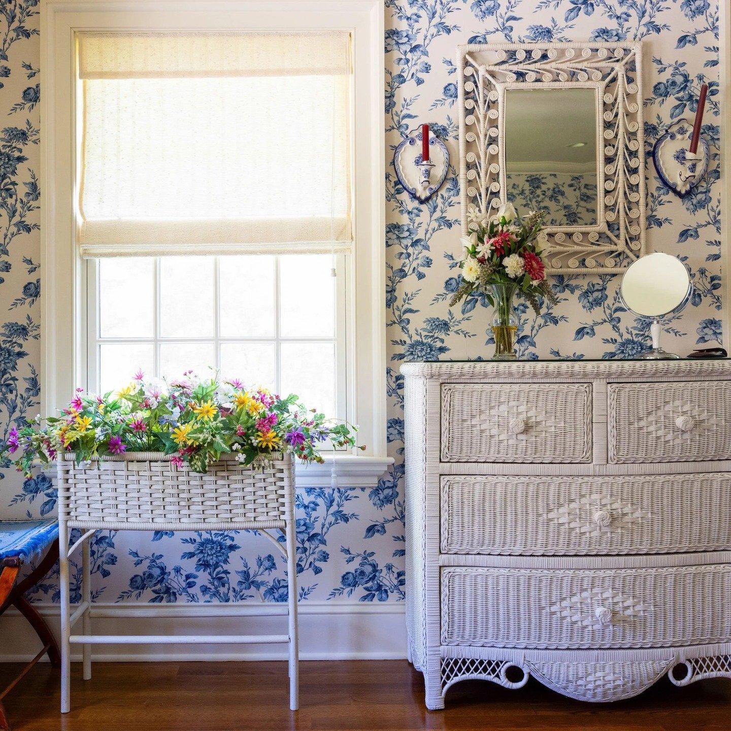 A sale not to be missed ✨ 

Join us in Far Hills, NJ for an exceptional estate sale filled with remarkable finds across every category. Discover fine Asian works of art including Chinese export porcelain, celadon, a monumental antique bronze gu vase,