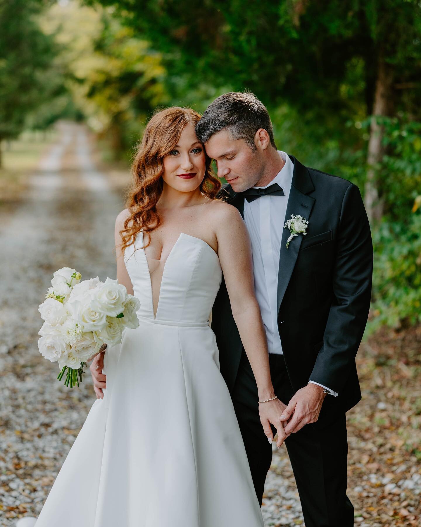 Different lighting, different angles, and different takes on editing ❤️ This is why I absolutely LOVE incorporating couples portraits throughout the day to capture both of you. Dannielle and Vinny also made my job tooooo easy. 

Venue: @southall_mead