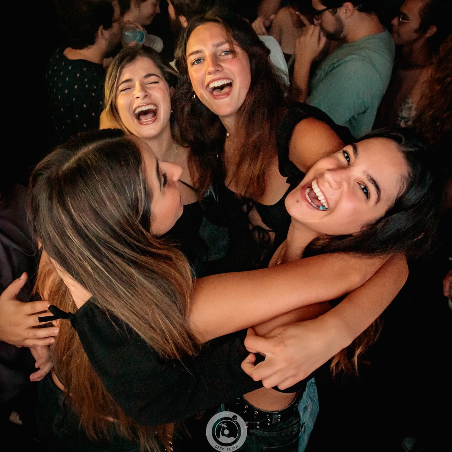 Finding your friends on the dancefloor 😍💃🚀

#playavibes #boleroball #atvrecords #melindasmiami #downtownmiami 

📸 @litovidaurre