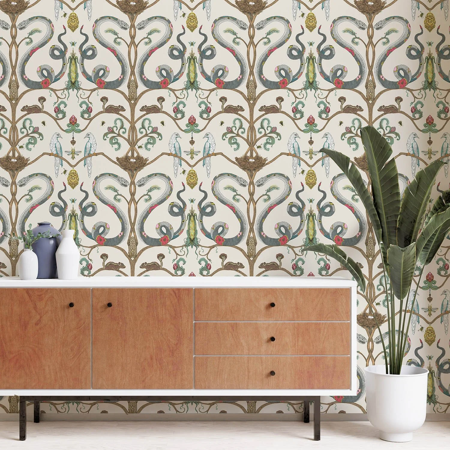 Merenda_Wallpaper_Snake-Party-2_Gardenia-Room.jpg