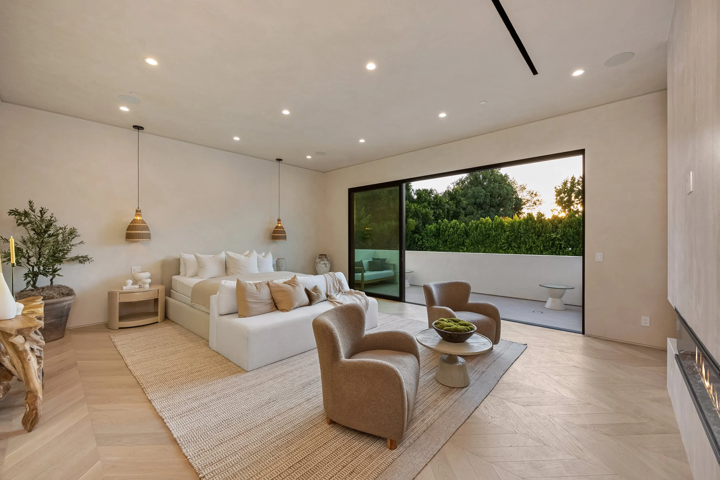 5461 Bothwell Rd-02-112.jpg