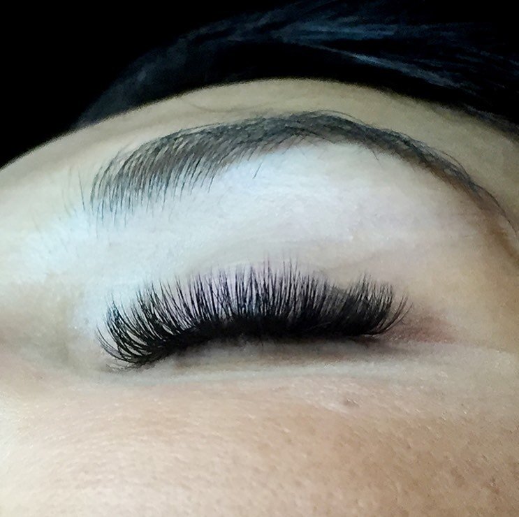 Volume lashes, so beautiful and fluffy.  The perfect way to wake up looking refreshed and ready to go!  #revebeauty #r&ecirc;vebeauty #eyelashextensions #portlandeyelashextensions #eyelashextensionsportland #portlandlashes