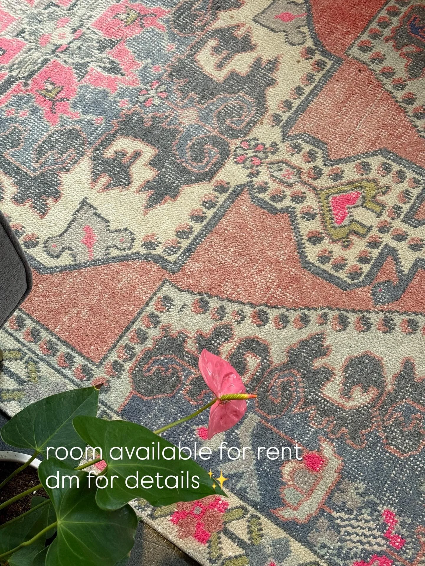 We have a room available for rent, the space works great for lash artists, cosmetic tattoo artists, facialists. Dm for deets 🤍