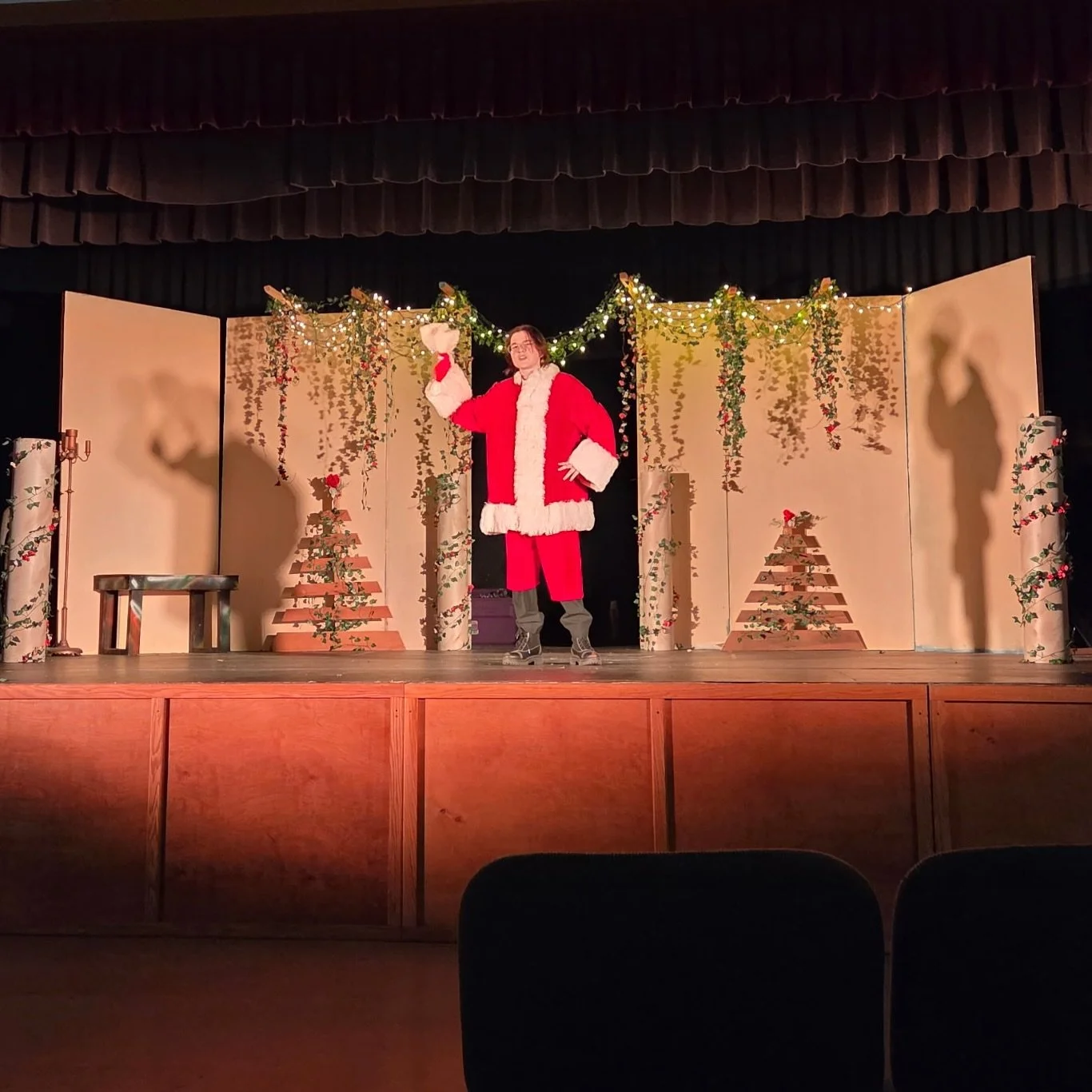 We heard you put Shakespeare on your Christmas list this year! Well Santa has delivered! 🎄🎅🏻🎁 Grab your tickets to HYT&rsquo;s production of Much Ado About Nothing performing THIS WEEKEND! Check out the link in our bio for ticket info and make th