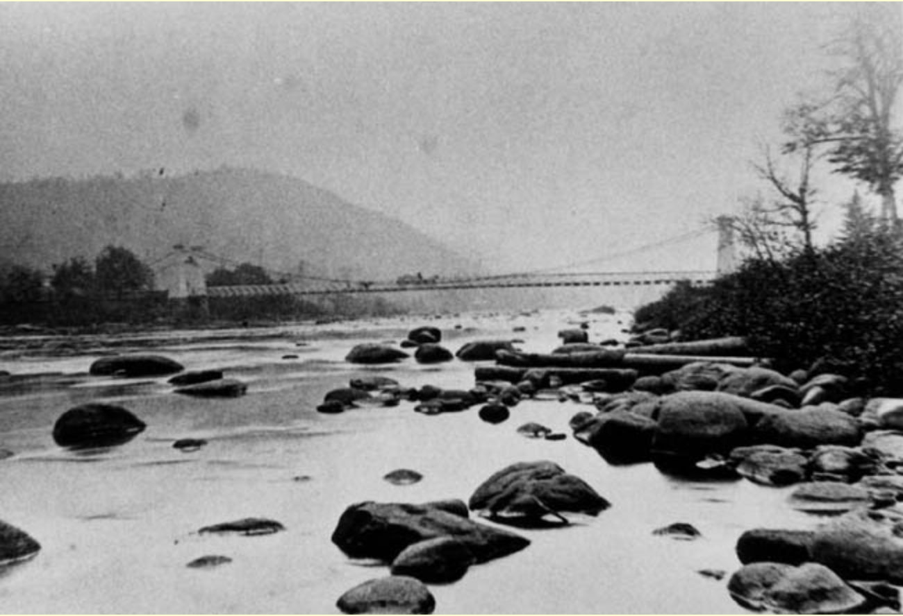  The view of the bridge from ways down the Hudson c. 1900. 